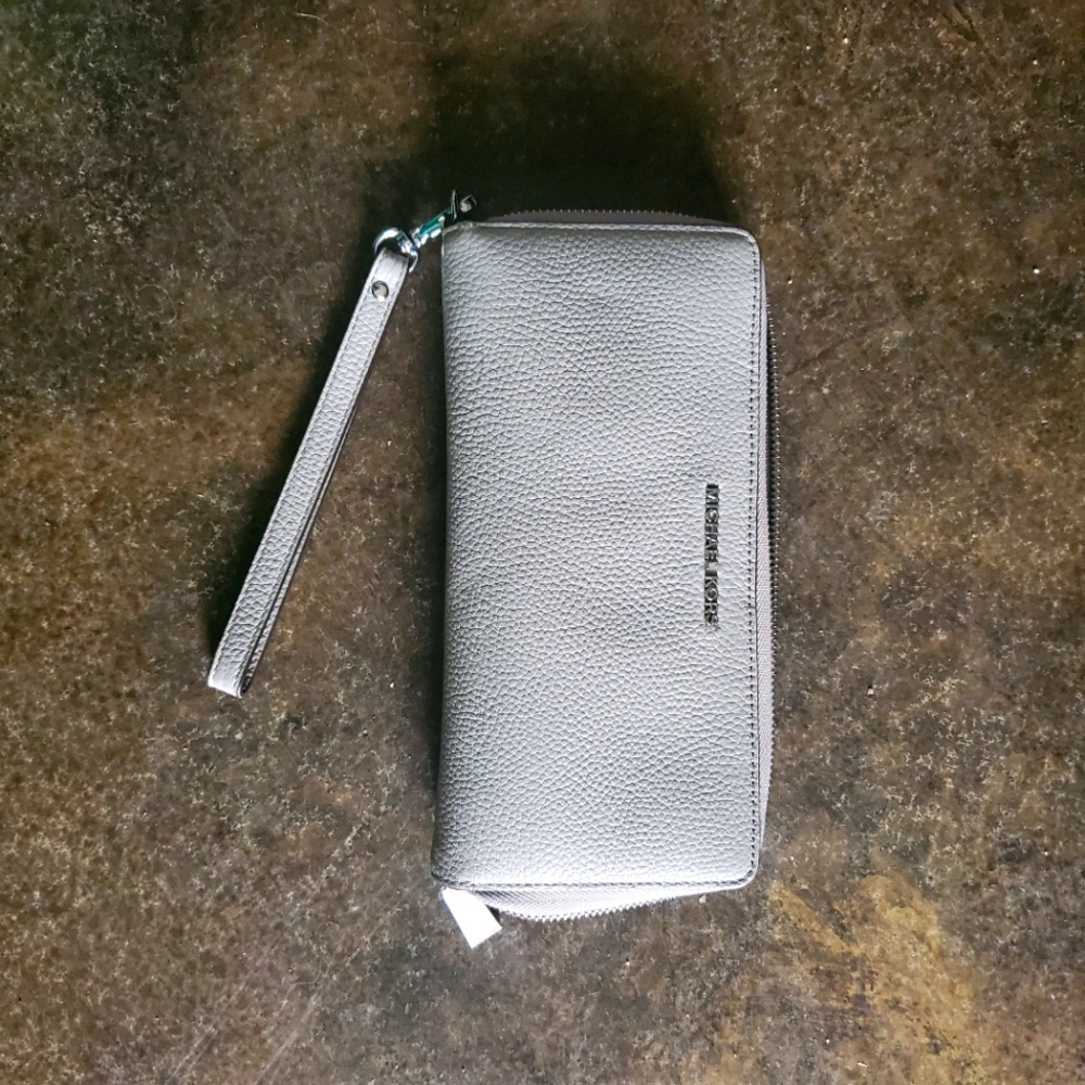 MICHAEL KORS Large Jet Set Pebbled Wrist Wallet